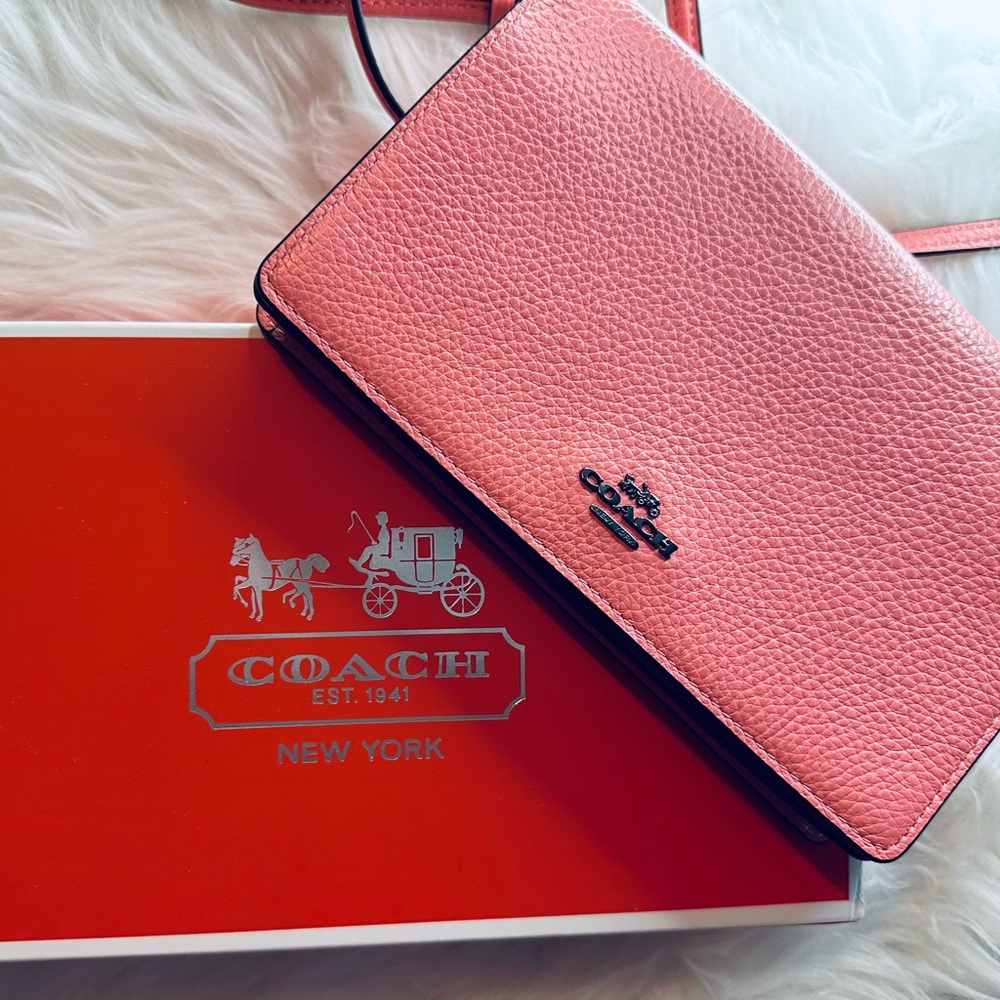 NWT, COACH CROSSBODY PHONE WALLET in Pink Ruby Color☺️🌺